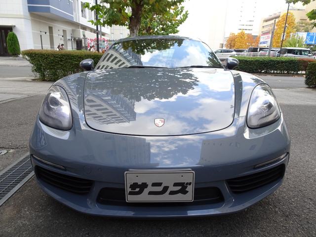 ７１８ケイマン ７１８ケイマン　スポーツクロノパッケージ　１オーナー　禁煙車　メンテナンス記録簿１１枚完備　車検整備付き　白黒コンビ本革シートヒーター　ナビ　バックカメラ　前後センサー　前後ドラレコ　スポーツエグゾーストシステム（7枚目）