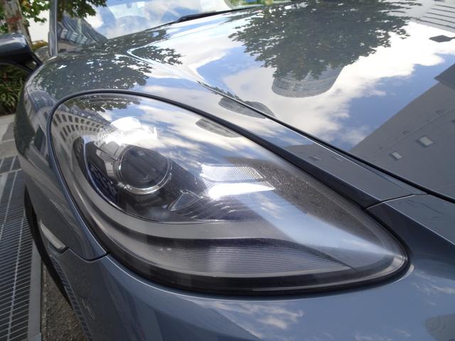 ７１８ケイマン ７１８ケイマン　スポーツクロノパッケージ　１オーナー　禁煙車　メンテナンス記録簿１１枚完備　車検整備付き　白黒コンビ本革シートヒーター　ナビ　バックカメラ　前後センサー　前後ドラレコ　スポーツエグゾーストシステム（8枚目）