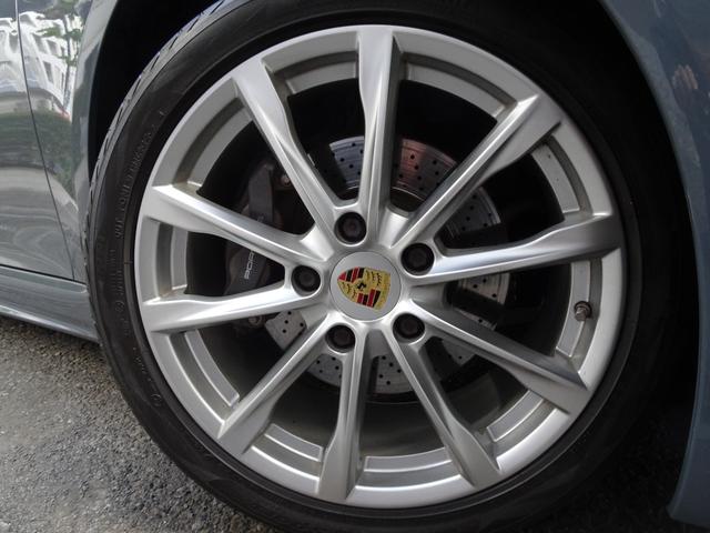 ７１８ケイマン ７１８ケイマン　スポーツクロノパッケージ　１オーナー　禁煙車　メンテナンス記録簿１１枚完備　車検整備付き　白黒コンビ本革シートヒーター　ナビ　バックカメラ　前後センサー　前後ドラレコ　スポーツエグゾーストシステム（11枚目）