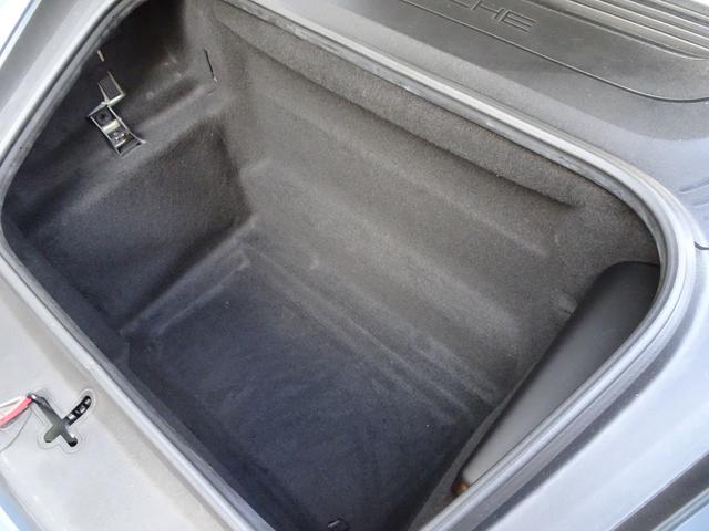 ７１８ケイマン ７１８ケイマン　スポーツクロノパッケージ　１オーナー　禁煙車　メンテナンス記録簿１１枚完備　車検整備付き　白黒コンビ本革シートヒーター　ナビ　バックカメラ　前後センサー　前後ドラレコ　スポーツエグゾーストシステム（34枚目）