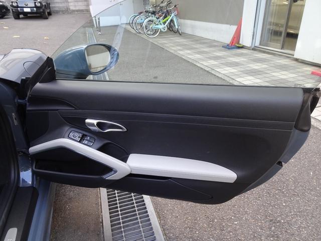 ７１８ケイマン ７１８ケイマン　スポーツクロノパッケージ　１オーナー　禁煙車　メンテナンス記録簿１１枚完備　車検整備付き　白黒コンビ本革シートヒーター　ナビ　バックカメラ　前後センサー　前後ドラレコ　スポーツエグゾーストシステム（39枚目）