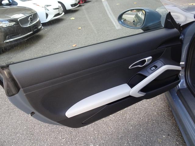 ７１８ケイマン ７１８ケイマン　スポーツクロノパッケージ　１オーナー　禁煙車　メンテナンス記録簿１１枚完備　車検整備付き　白黒コンビ本革シートヒーター　ナビ　バックカメラ　前後センサー　前後ドラレコ　スポーツエグゾーストシステム（44枚目）