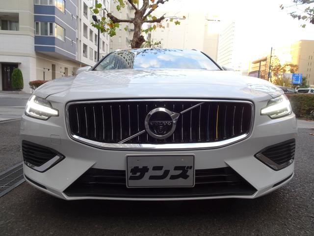 Ｖ６０ リチャージ　ＰＨＶ　Ｔ６　ＡＷＤ　インスクリプション　新車保証継承　禁煙車　正規ディーラー記録簿２枚完備　アップルカープレイ　全周囲カメラ　白本革　全席シートヒータ　ベンチレーション　ＨＵＤ　ＡＣＣ　ハーマンカードンスピーカ　電動ゲート　ＥＴＣ　１９ＡＷ（8枚目）