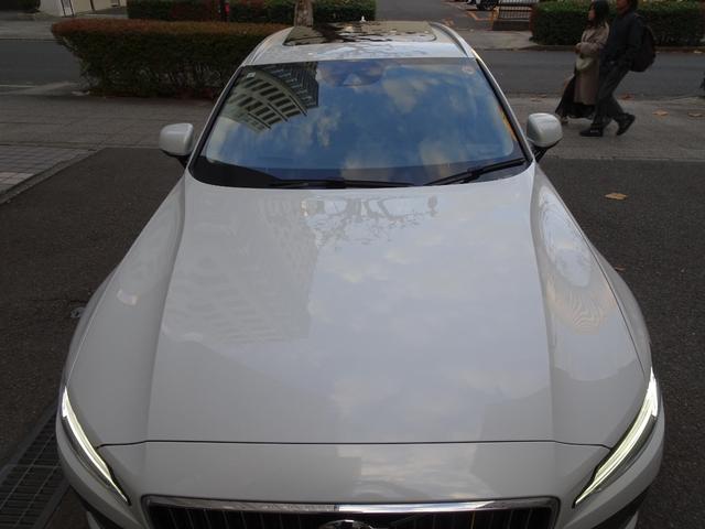 Ｖ６０ リチャージ　ＰＨＶ　Ｔ６　ＡＷＤ　インスクリプション　新車保証継承　禁煙車　正規ディーラー記録簿２枚完備　アップルカープレイ　全周囲カメラ　白本革　全席シートヒータ　ベンチレーション　ＨＵＤ　ＡＣＣ　ハーマンカードンスピーカ　電動ゲート　ＥＴＣ　１９ＡＷ（11枚目）