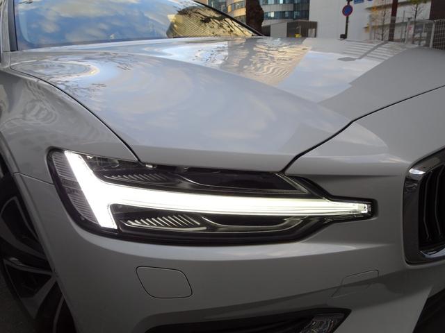 Ｖ６０ リチャージ　ＰＨＶ　Ｔ６　ＡＷＤ　インスクリプション　新車保証継承　禁煙車　正規ディーラー記録簿２枚完備　アップルカープレイ　全周囲カメラ　白本革　全席シートヒータ　ベンチレーション　ＨＵＤ　ＡＣＣ　ハーマンカードンスピーカ　電動ゲート　ＥＴＣ　１９ＡＷ（14枚目）