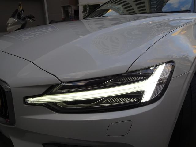 Ｖ６０ リチャージ　ＰＨＶ　Ｔ６　ＡＷＤ　インスクリプション　新車保証継承　禁煙車　正規ディーラー記録簿２枚完備　アップルカープレイ　全周囲カメラ　白本革　全席シートヒータ　ベンチレーション　ＨＵＤ　ＡＣＣ　ハーマンカードンスピーカ　電動ゲート　ＥＴＣ　１９ＡＷ（15枚目）