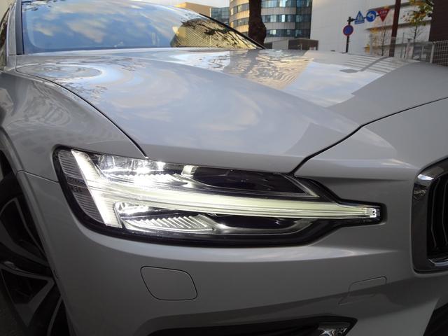 Ｖ６０ リチャージ　ＰＨＶ　Ｔ６　ＡＷＤ　インスクリプション　新車保証継承　禁煙車　正規ディーラー記録簿２枚完備　アップルカープレイ　全周囲カメラ　白本革　全席シートヒータ　ベンチレーション　ＨＵＤ　ＡＣＣ　ハーマンカードンスピーカ　電動ゲート　ＥＴＣ　１９ＡＷ（17枚目）