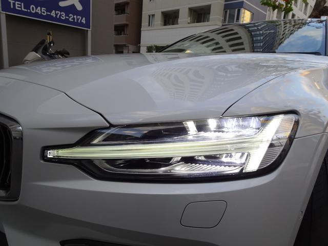 Ｖ６０ リチャージ　ＰＨＶ　Ｔ６　ＡＷＤ　インスクリプション　新車保証継承　禁煙車　正規ディーラー記録簿２枚完備　アップルカープレイ　全周囲カメラ　白本革　全席シートヒータ　ベンチレーション　ＨＵＤ　ＡＣＣ　ハーマンカードンスピーカ　電動ゲート　ＥＴＣ　１９ＡＷ（18枚目）