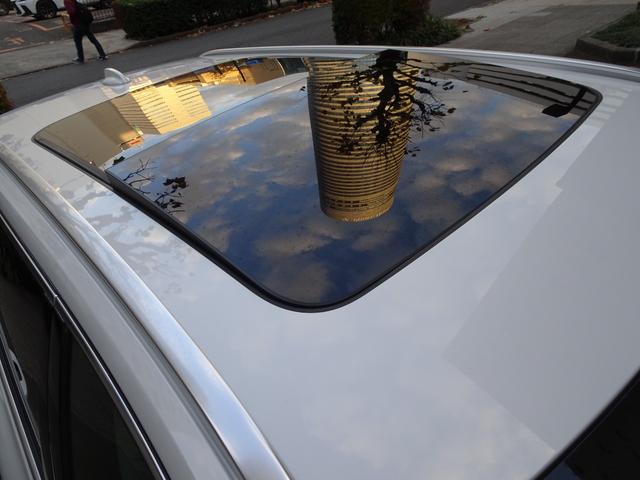 Ｖ６０ リチャージ　ＰＨＶ　Ｔ６　ＡＷＤ　インスクリプション　新車保証継承　禁煙車　正規ディーラー記録簿２枚完備　アップルカープレイ　全周囲カメラ　白本革　全席シートヒータ　ベンチレーション　ＨＵＤ　ＡＣＣ　ハーマンカードンスピーカ　電動ゲート　ＥＴＣ　１９ＡＷ（20枚目）