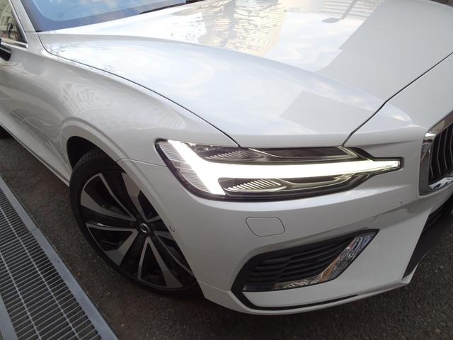 Ｖ６０ リチャージ　ＰＨＶ　Ｔ６　ＡＷＤ　インスクリプション　新車保証継承　禁煙車　正規ディーラー記録簿２枚完備　アップルカープレイ　全周囲カメラ　白本革　全席シートヒータ　ベンチレーション　ＨＵＤ　ＡＣＣ　ハーマンカードンスピーカ　電動ゲート　ＥＴＣ　１９ＡＷ（24枚目）