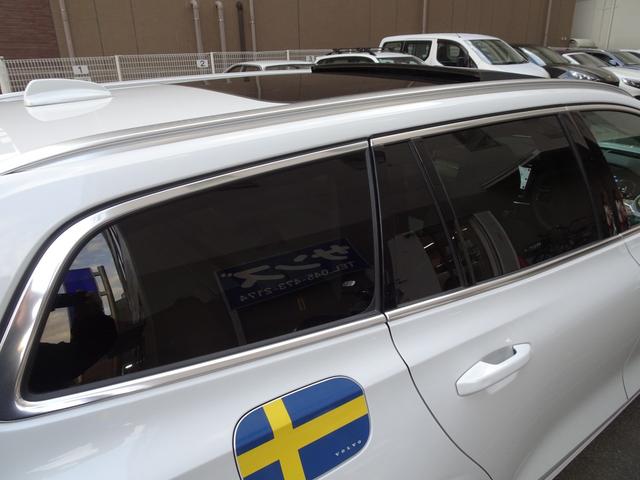 Ｖ６０ リチャージ　ＰＨＶ　Ｔ６　ＡＷＤ　インスクリプション　新車保証継承　禁煙車　正規ディーラー記録簿２枚完備　アップルカープレイ　全周囲カメラ　白本革　全席シートヒータ　ベンチレーション　ＨＵＤ　ＡＣＣ　ハーマンカードンスピーカ　電動ゲート　ＥＴＣ　１９ＡＷ（30枚目）