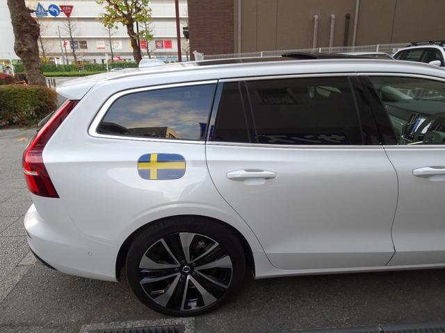 Ｖ６０ リチャージ　ＰＨＶ　Ｔ６　ＡＷＤ　インスクリプション　新車保証継承　禁煙車　正規ディーラー記録簿２枚完備　アップルカープレイ　全周囲カメラ　白本革　全席シートヒータ　ベンチレーション　ＨＵＤ　ＡＣＣ　ハーマンカードンスピーカ　電動ゲート　ＥＴＣ　１９ＡＷ（31枚目）