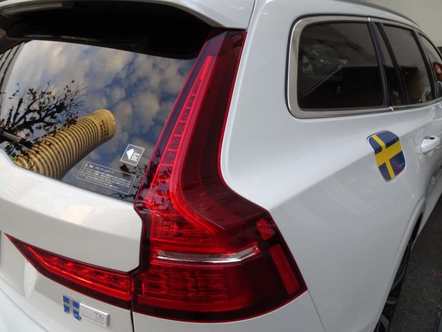 Ｖ６０ リチャージ　ＰＨＶ　Ｔ６　ＡＷＤ　インスクリプション　新車保証継承　禁煙車　正規ディーラー記録簿２枚完備　アップルカープレイ　全周囲カメラ　白本革　全席シートヒータ　ベンチレーション　ＨＵＤ　ＡＣＣ　ハーマンカードンスピーカ　電動ゲート　ＥＴＣ　１９ＡＷ（32枚目）