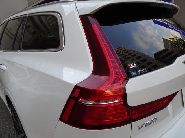 Ｖ６０ リチャージ　ＰＨＶ　Ｔ６　ＡＷＤ　インスクリプション　新車保証継承　禁煙車　正規ディーラー記録簿２枚完備　アップルカープレイ　全周囲カメラ　白本革　全席シートヒータ　ベンチレーション　ＨＵＤ　ＡＣＣ　ハーマンカードンスピーカ　電動ゲート　ＥＴＣ　１９ＡＷ（33枚目）