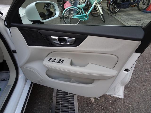 Ｖ６０ リチャージ　ＰＨＶ　Ｔ６　ＡＷＤ　インスクリプション　新車保証継承　禁煙車　正規ディーラー記録簿２枚完備　アップルカープレイ　全周囲カメラ　白本革　全席シートヒータ　ベンチレーション　ＨＵＤ　ＡＣＣ　ハーマンカードンスピーカ　電動ゲート　ＥＴＣ　１９ＡＷ（46枚目）