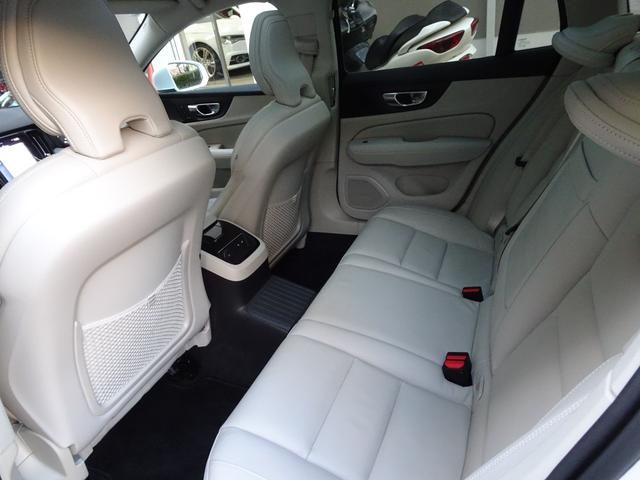 Ｖ６０ リチャージ　ＰＨＶ　Ｔ６　ＡＷＤ　インスクリプション　新車保証継承　禁煙車　正規ディーラー記録簿２枚完備　アップルカープレイ　全周囲カメラ　白本革　全席シートヒータ　ベンチレーション　ＨＵＤ　ＡＣＣ　ハーマンカードンスピーカ　電動ゲート　ＥＴＣ　１９ＡＷ（54枚目）