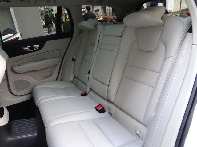 Ｖ６０ リチャージ　ＰＨＶ　Ｔ６　ＡＷＤ　インスクリプション　新車保証継承　禁煙車　正規ディーラー記録簿２枚完備　アップルカープレイ　全周囲カメラ　白本革　全席シートヒータ　ベンチレーション　ＨＵＤ　ＡＣＣ　ハーマンカードンスピーカ　電動ゲート　ＥＴＣ　１９ＡＷ（57枚目）