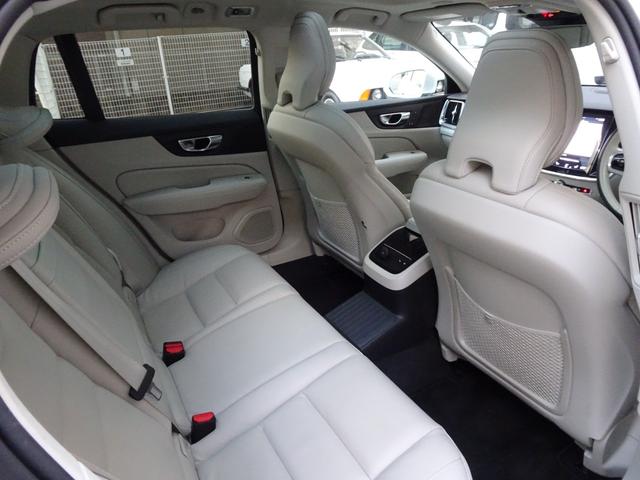 Ｖ６０ リチャージ　ＰＨＶ　Ｔ６　ＡＷＤ　インスクリプション　新車保証継承　禁煙車　正規ディーラー記録簿２枚完備　アップルカープレイ　全周囲カメラ　白本革　全席シートヒータ　ベンチレーション　ＨＵＤ　ＡＣＣ　ハーマンカードンスピーカ　電動ゲート　ＥＴＣ　１９ＡＷ（58枚目）