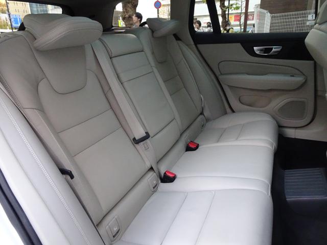 Ｖ６０ リチャージ　ＰＨＶ　Ｔ６　ＡＷＤ　インスクリプション　新車保証継承　禁煙車　正規ディーラー記録簿２枚完備　アップルカープレイ　全周囲カメラ　白本革　全席シートヒータ　ベンチレーション　ＨＵＤ　ＡＣＣ　ハーマンカードンスピーカ　電動ゲート　ＥＴＣ　１９ＡＷ（61枚目）