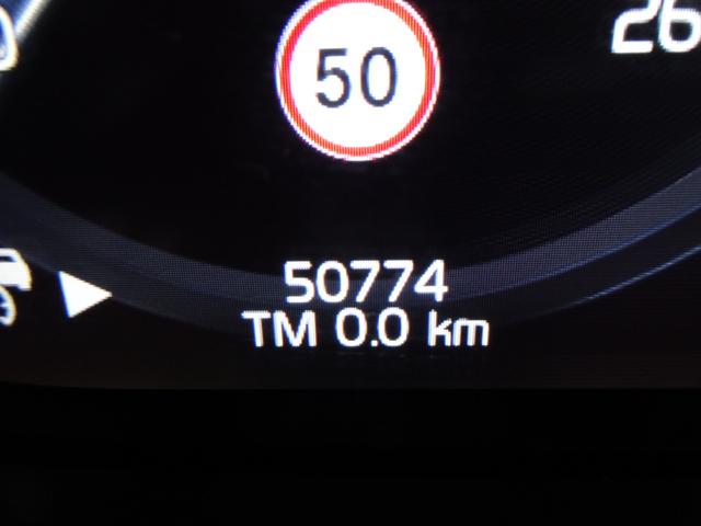 Ｖ６０ リチャージ　ＰＨＶ　Ｔ６　ＡＷＤ　インスクリプション　新車保証継承　禁煙車　正規ディーラー記録簿２枚完備　アップルカープレイ　全周囲カメラ　白本革　全席シートヒータ　ベンチレーション　ＨＵＤ　ＡＣＣ　ハーマンカードンスピーカ　電動ゲート　ＥＴＣ　１９ＡＷ（69枚目）