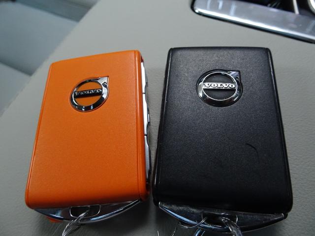 Ｖ６０ リチャージ　ＰＨＶ　Ｔ６　ＡＷＤ　インスクリプション　新車保証継承　禁煙車　正規ディーラー記録簿２枚完備　アップルカープレイ　全周囲カメラ　白本革　全席シートヒータ　ベンチレーション　ＨＵＤ　ＡＣＣ　ハーマンカードンスピーカ　電動ゲート　ＥＴＣ　１９ＡＷ（72枚目）