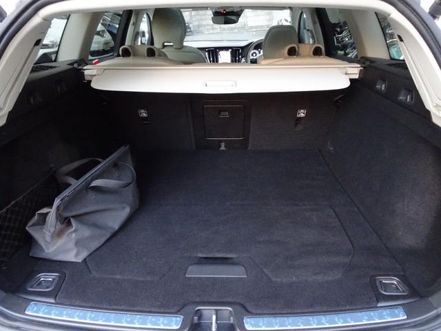 Ｖ６０ リチャージ　ＰＨＶ　Ｔ６　ＡＷＤ　インスクリプション　新車保証継承　禁煙車　正規ディーラー記録簿２枚完備　アップルカープレイ　全周囲カメラ　白本革　全席シートヒータ　ベンチレーション　ＨＵＤ　ＡＣＣ　ハーマンカードンスピーカ　電動ゲート　ＥＴＣ　１９ＡＷ（75枚目）