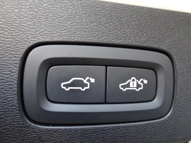 Ｖ６０ リチャージ　ＰＨＶ　Ｔ６　ＡＷＤ　インスクリプション　新車保証継承　禁煙車　正規ディーラー記録簿２枚完備　アップルカープレイ　全周囲カメラ　白本革　全席シートヒータ　ベンチレーション　ＨＵＤ　ＡＣＣ　ハーマンカードンスピーカ　電動ゲート　ＥＴＣ　１９ＡＷ（76枚目）