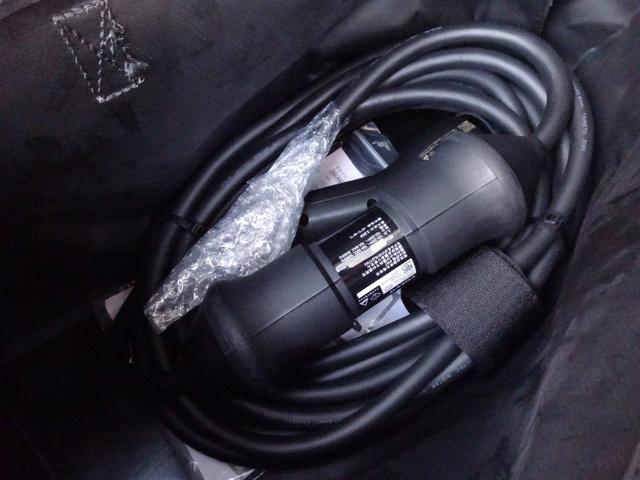 Ｖ６０ リチャージ　ＰＨＶ　Ｔ６　ＡＷＤ　インスクリプション　新車保証継承　禁煙車　正規ディーラー記録簿２枚完備　アップルカープレイ　全周囲カメラ　白本革　全席シートヒータ　ベンチレーション　ＨＵＤ　ＡＣＣ　ハーマンカードンスピーカ　電動ゲート　ＥＴＣ　１９ＡＷ（78枚目）