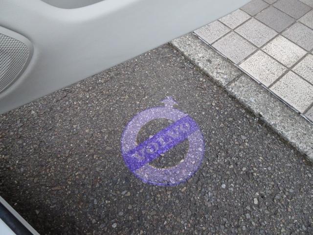 Ｖ６０ リチャージ　ＰＨＶ　Ｔ６　ＡＷＤ　インスクリプション　新車保証継承　禁煙車　正規ディーラー記録簿２枚完備　アップルカープレイ　全周囲カメラ　白本革　全席シートヒータ　ベンチレーション　ＨＵＤ　ＡＣＣ　ハーマンカードンスピーカ　電動ゲート　ＥＴＣ　１９ＡＷ（80枚目）