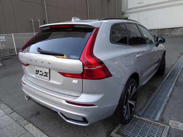 XC60 リチャージ PHV T6 AWD インスクリプション 新車保証継承 1オーナー 禁煙車 正規ディーラー記録簿2枚完備 2023年モデル 車検整備付き 走行4708キロ 純正ナビ 黒革 全席シートヒーター ベンチレーション サンルーフ HUD 前後ドラレコ(3枚目)