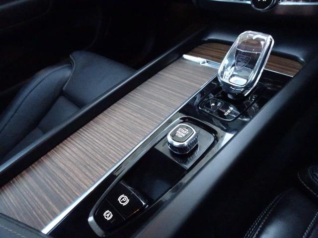 XC60 リチャージ PHV T6 AWD インスクリプション 新車保証継承 1オーナー 禁煙車 正規ディーラー記録簿2枚完備 2023年モデル 車検整備付き 走行4708キロ 純正ナビ 黒革 全席シートヒーター ベンチレーション サンルーフ HUD 前後ドラレコ(65枚目)