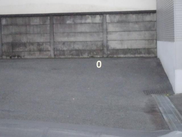 XC60 リチャージ PHV T6 AWD インスクリプション 新車保証継承 1オーナー 禁煙車 正規ディーラー記録簿2枚完備 2023年モデル 車検整備付き 走行4708キロ 純正ナビ 黒革 全席シートヒーター ベンチレーション サンルーフ HUD 前後ドラレコ(67枚目)