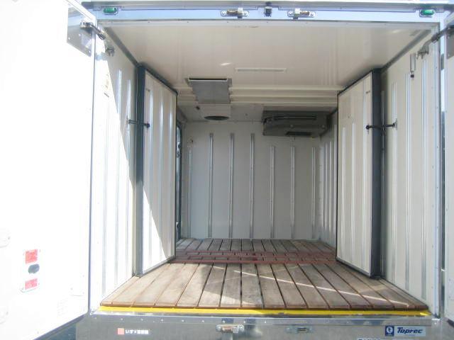 エルフトラック 　冷蔵冷凍車　低温冷凍車　２ｔ冷蔵冷凍車　２室式冷蔵冷凍車　後室ファン付冷蔵冷凍車（5枚目）