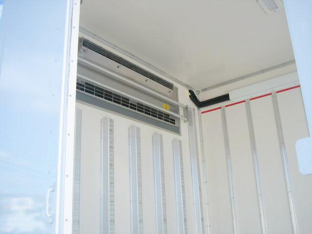 エルフトラック 　冷蔵冷凍車　中温冷凍車　ワイドロング冷蔵冷凍車　２室可動式冷蔵冷凍車　２エバ冷蔵冷凍車　加温機能付冷蔵冷凍車（14枚目）