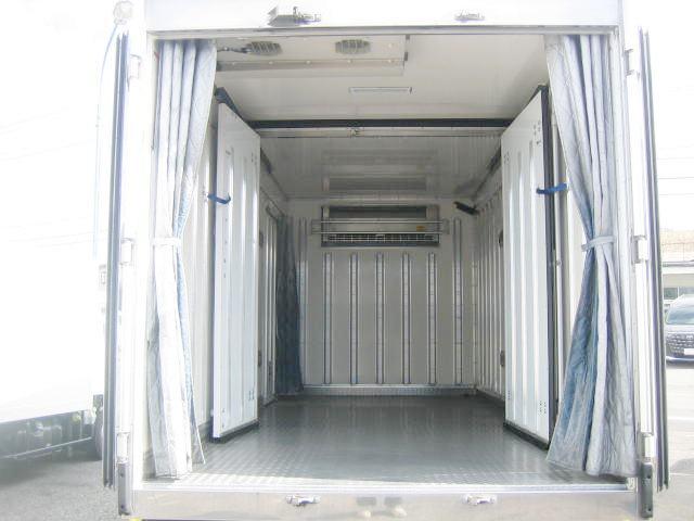 エルフトラック 　冷蔵冷凍車　中温冷凍車　ワイドロング冷蔵冷凍車　加温機能付冷蔵冷凍車　２室２エバ冷蔵冷凍車（5枚目）