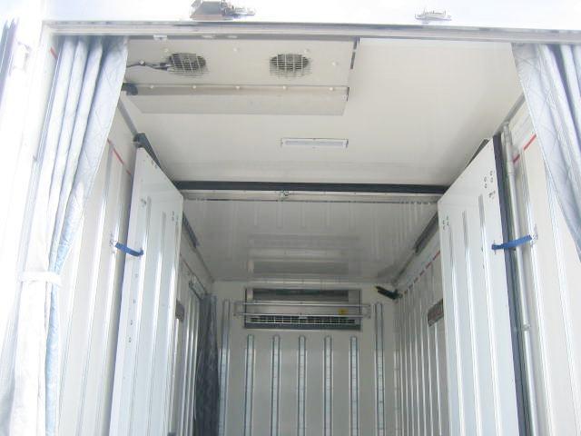 エルフトラック 　冷蔵冷凍車　中温冷凍車　ワイドロング冷蔵冷凍車　加温機能付冷蔵冷凍車　２室２エバ冷蔵冷凍車（8枚目）