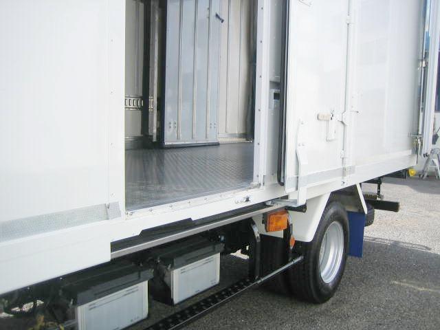 エルフトラック 　冷蔵冷凍車　中温冷凍車　ワイドロング冷蔵冷凍車　加温機能付冷蔵冷凍車　２室２エバ冷蔵冷凍車（11枚目）