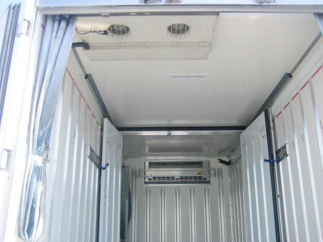 エルフトラック 　冷蔵冷凍車　中温冷凍車　ワイドロング冷蔵冷凍車　２室２エバ冷蔵冷凍車　加温機能付冷蔵冷凍車（8枚目）