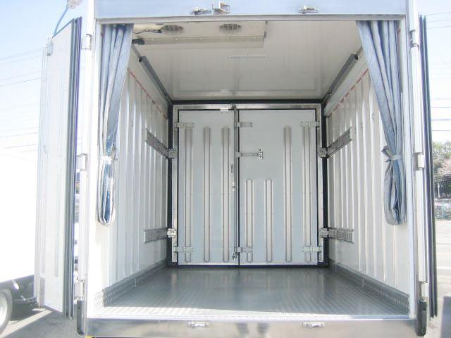 エルフトラック 　冷蔵冷凍車　中温冷凍車　ワイドロング冷蔵冷凍車　２室２エバ冷蔵冷凍車　加温機能付冷蔵冷凍車（9枚目）