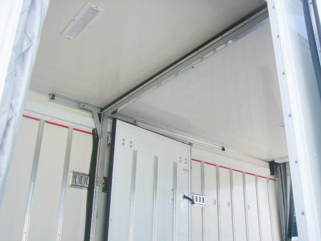 エルフトラック 　冷蔵冷凍車　中温冷凍車　ワイドロング冷蔵冷凍車　２室２エバ冷蔵冷凍車　加温機能付冷蔵冷凍車（13枚目）