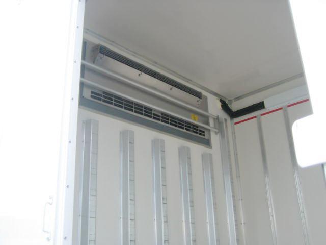 エルフトラック 　冷蔵冷凍車　中温冷凍車　ワイドロング冷蔵冷凍車　加温機能付冷蔵冷凍車　２室２エバ冷蔵冷凍車（14枚目）
