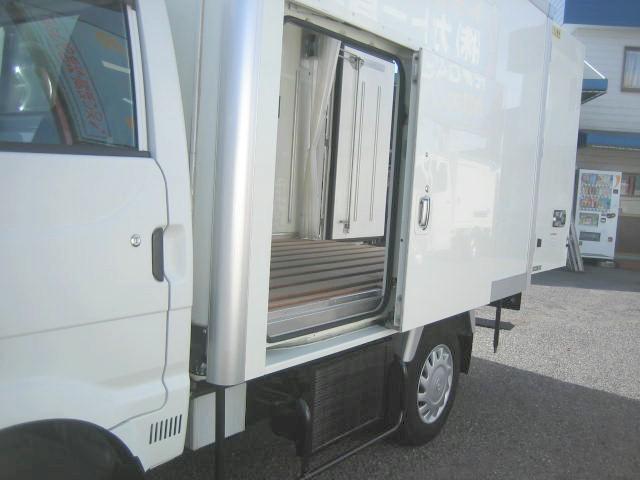 ボンゴトラック 　冷蔵冷凍車　中温冷凍車　－７度設定　床ステンレス　デンソー製　ナビゲーション　バックカメラ　車検整備付（8枚目）