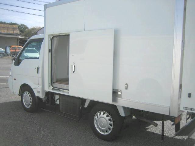 ボンゴトラック 　冷蔵冷凍車　中温冷凍車　－７度設定　床ステンレス　デンソー製　ナビゲーション　バックカメラ　車検整備付（13枚目）