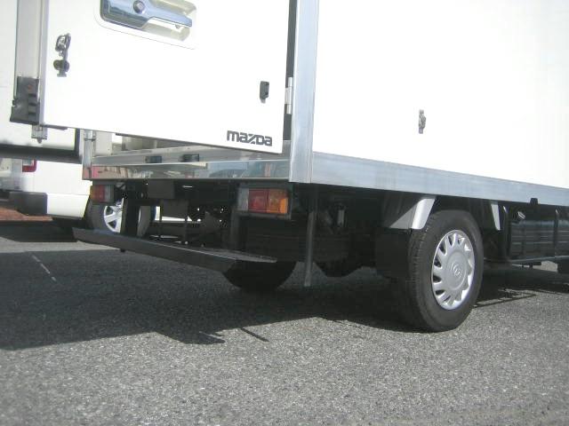 ボンゴトラック 　冷蔵冷凍車　中温冷凍車　－７度設定　床ステンレス　デンソー製　ナビゲーション　バックカメラ　車検整備付（17枚目）