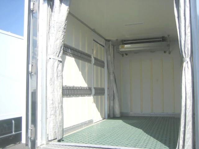 エルフトラック 冷蔵冷凍車 低温冷凍車 スタンバイ装置 サイドスライドドア ラッシングレール2段 床縞アルミ 東プレ製 -30度設定 レンタアップ 車検整備付 バックカメラ・ナビゲーション 2t10尺 断熱100mm(6枚目)