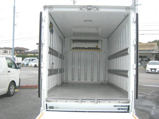 キャンター 　冷蔵冷凍車　中温冷凍車　垂直パワーゲート　２ｔ１０尺　床縞アルミ　ラッシングレール２段　サイドスライドドア　エバハウス仕様　東プレ製　整備手帳　取説　記録簿　車検整備付　バックカメラ　ドラレコ　ＥＴＣ（6枚目）