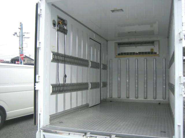 キャンター 　冷蔵冷凍車　中温冷凍車　垂直パワーゲート　２ｔ１０尺　床縞アルミ　ラッシングレール２段　サイドスライドドア　エバハウス仕様　東プレ製　整備手帳　取説　記録簿　車検整備付　バックカメラ　ドラレコ　ＥＴＣ（7枚目）