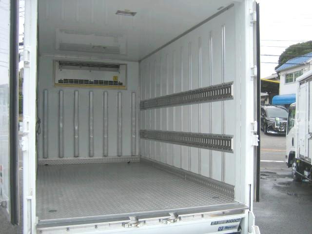 キャンター 　冷蔵冷凍車　中温冷凍車　垂直パワーゲート　２ｔ１０尺　床縞アルミ　ラッシングレール２段　サイドスライドドア　エバハウス仕様　東プレ製　整備手帳　取説　記録簿　車検整備付　バックカメラ　ドラレコ　ＥＴＣ（8枚目）