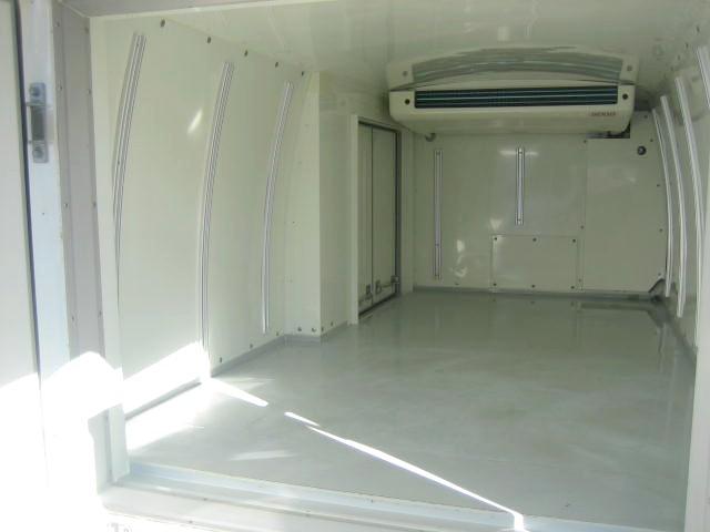 ハイエースバン 　冷蔵冷凍車　低温冷凍車　－２２度設定　ディーゼルターボ　中温強化バン　デンソー製　ナビゲーション　ドラレコ　バックカメラ　オートマ車　車検整備付　冷凍機メーカー点検（8枚目）