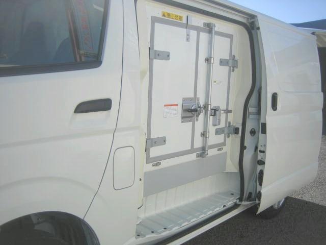 ハイエースバン 　冷蔵冷凍車　低温冷凍車　－２２度設定　ディーゼルターボ　中温強化バン　デンソー製　ナビゲーション　ドラレコ　バックカメラ　オートマ車　車検整備付　冷凍機メーカー点検（10枚目）